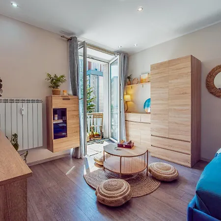 Apartament The Middle One アパート *